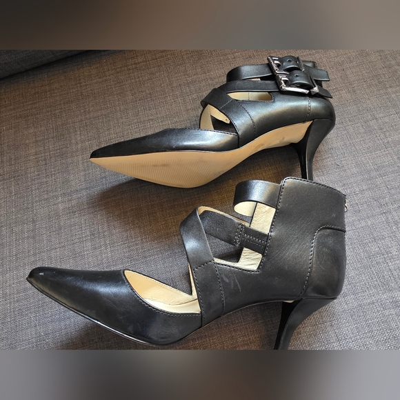 Michael Kors Black Pointed Heals. Size 8 - Picture 11 of 12